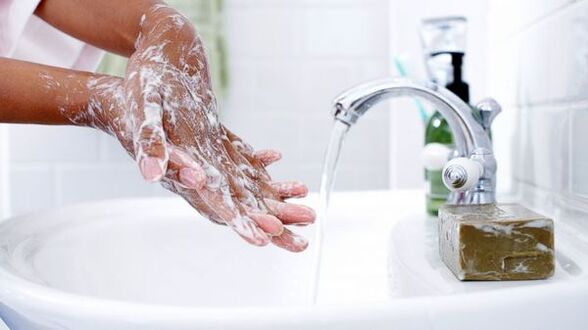 wash your hands to avoid worms